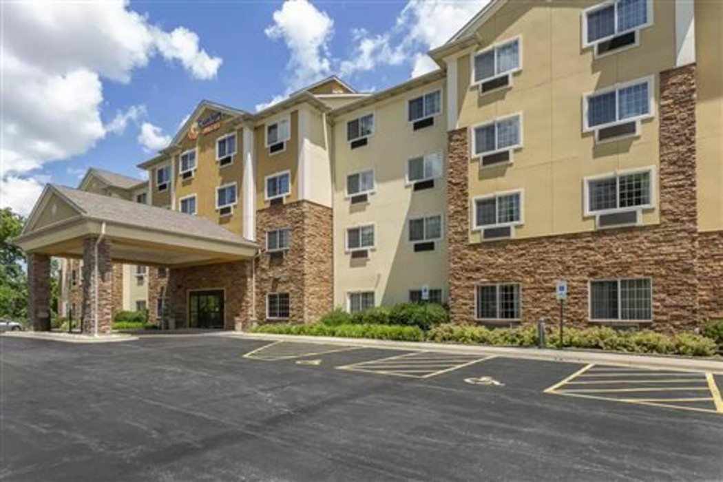 Comfort Suites Grayslake Near Libertyville North 1/25