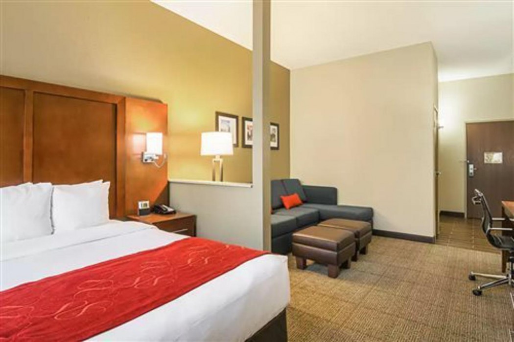 Comfort Suites Grayslake Near Libertyville North 10/25