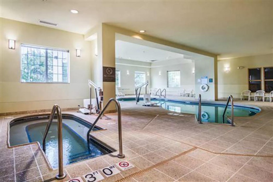 Comfort Suites Grayslake Near Libertyville North 16/25