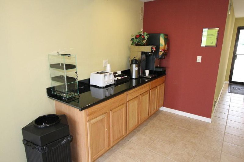 Rodeway Inn Shippensburg I-81 11/16