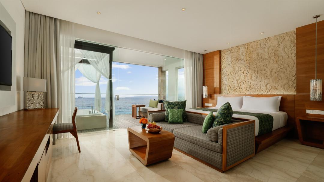 Luxury Ocean View Suite
