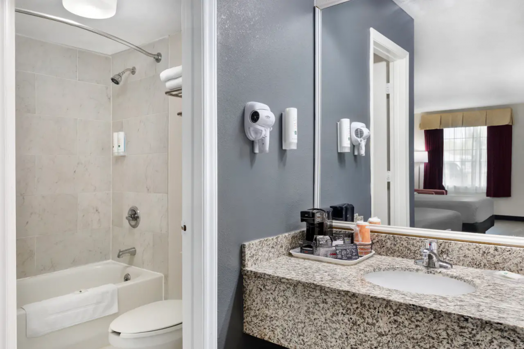 Quality Inn Andrews, NC 23/47