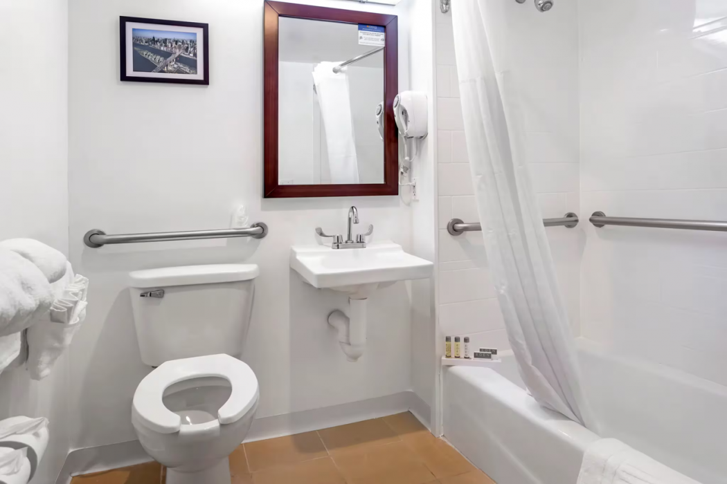 Avion Inn Near LGA Airport, an Ascend Collection Hotel 6/23