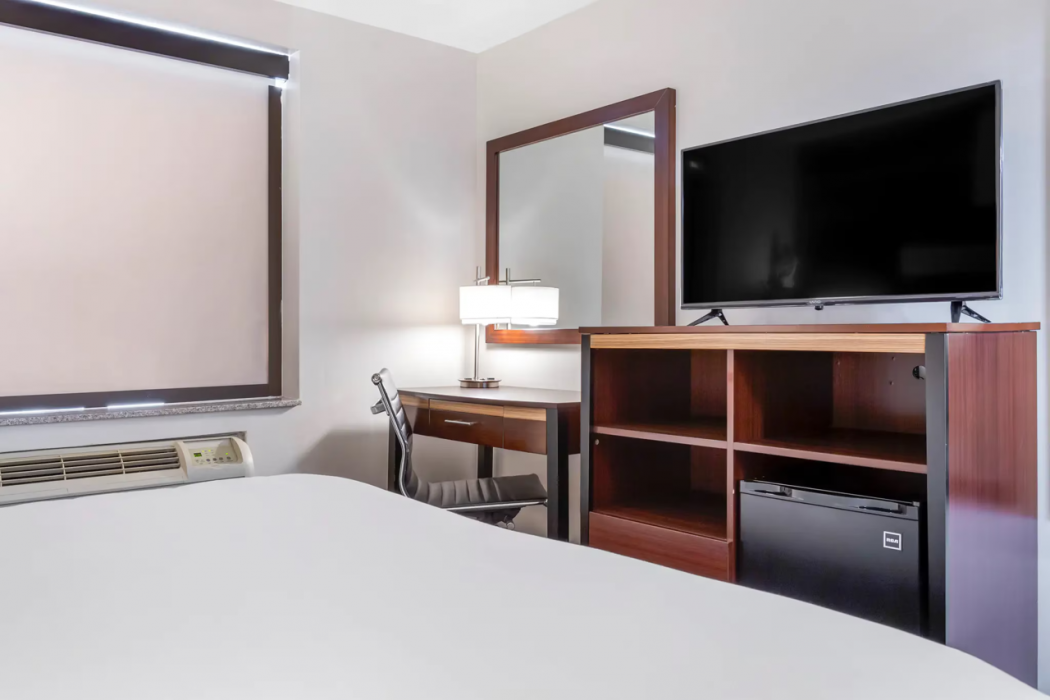Avion Inn Near LGA Airport, an Ascend Collection Hotel 9/23