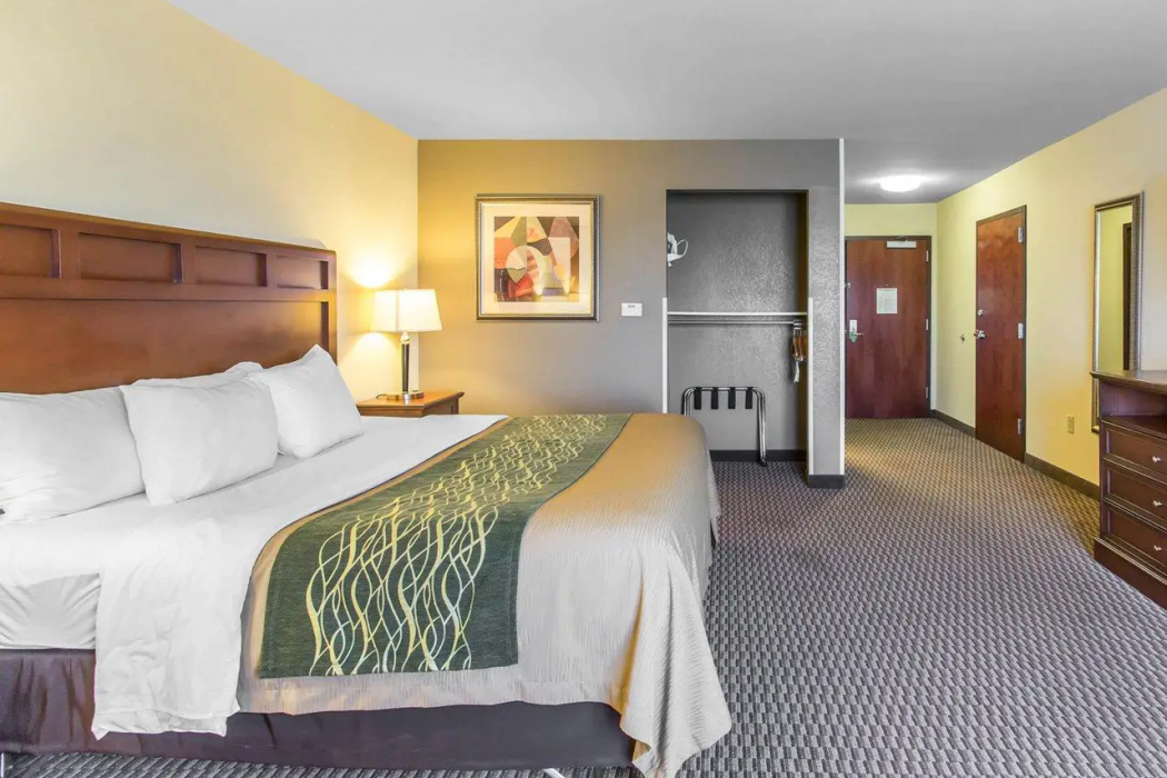 Comfort Inn & Suites Madisonville KY 8/33