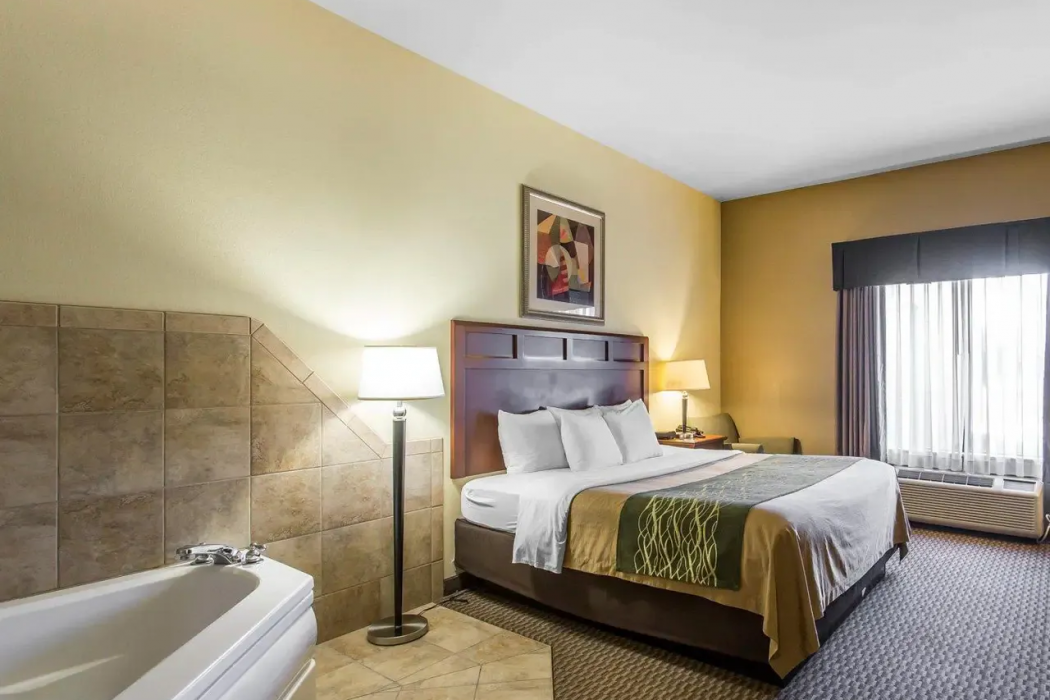 Comfort Inn & Suites Madisonville KY 11/33