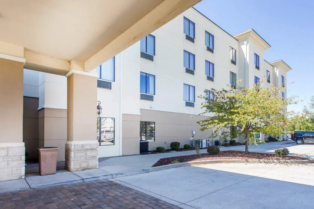 Comfort Inn & Suites Madisonville KY 3/33