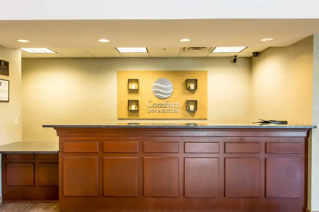 Comfort Inn & Suites Madisonville KY 4/33