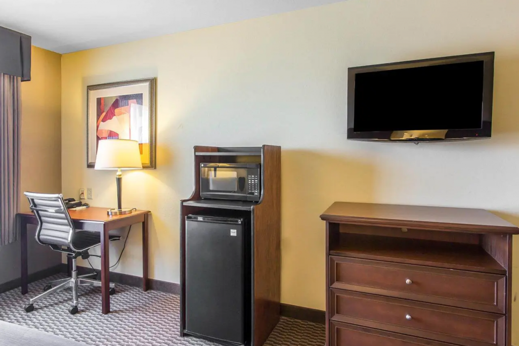 Comfort Inn & Suites Madisonville KY 13/33