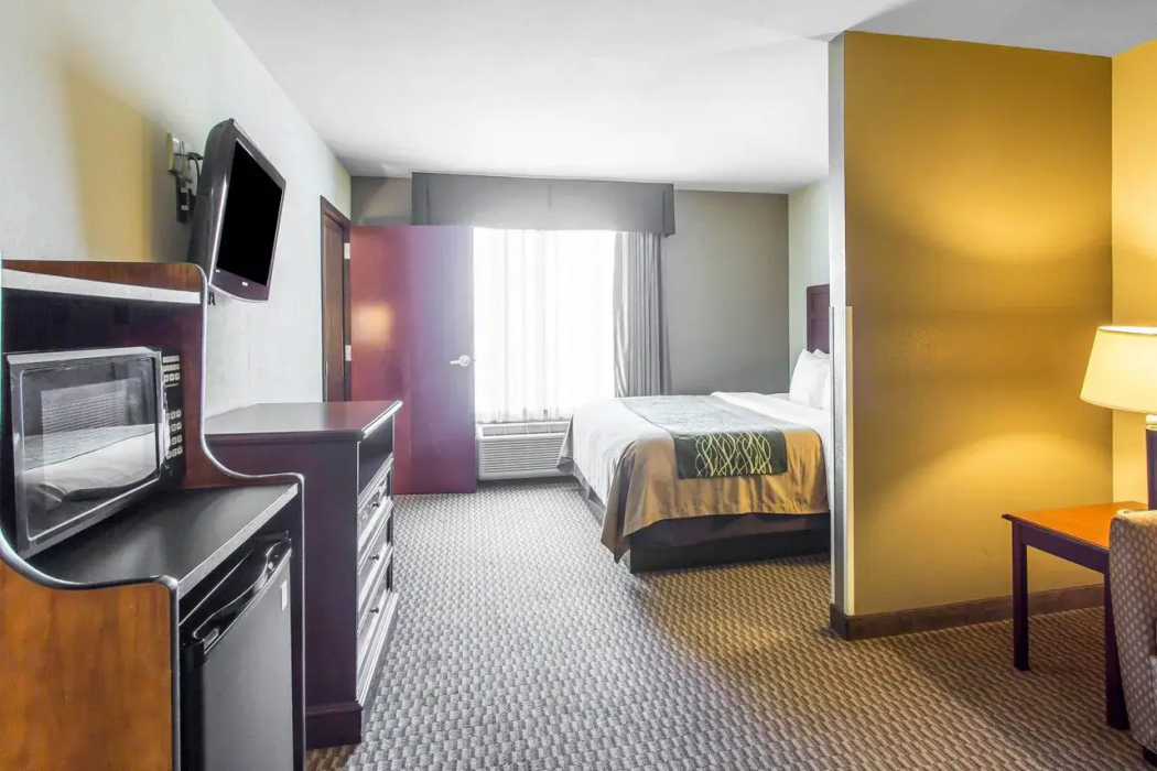 Comfort Inn & Suites Madisonville KY 9/33