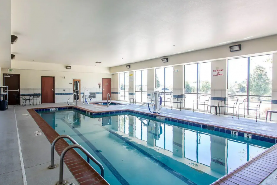 Comfort Inn & Suites Madisonville KY 17/33