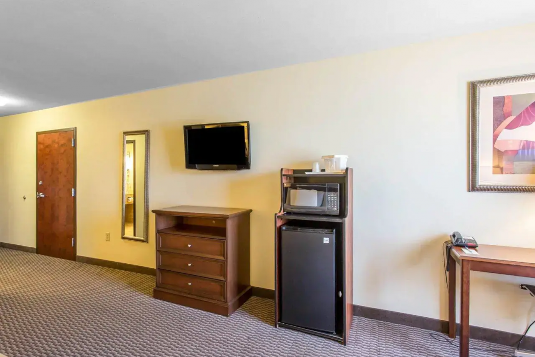 Comfort Inn & Suites Madisonville KY 10/33