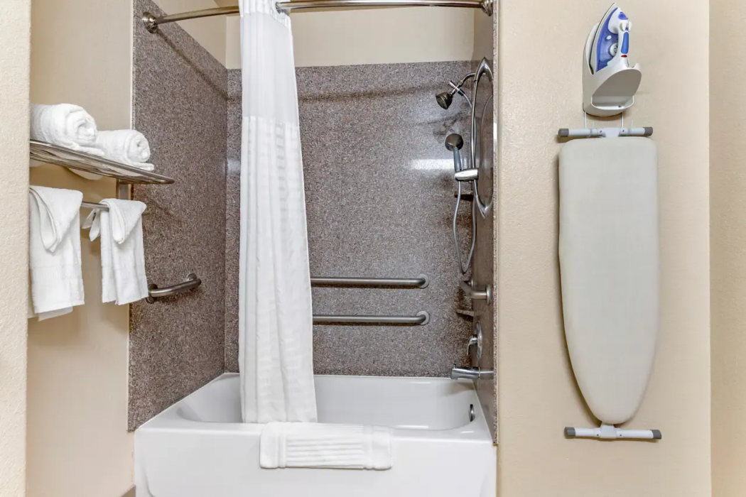 Comfort Inn & Suites Navasota 16/28