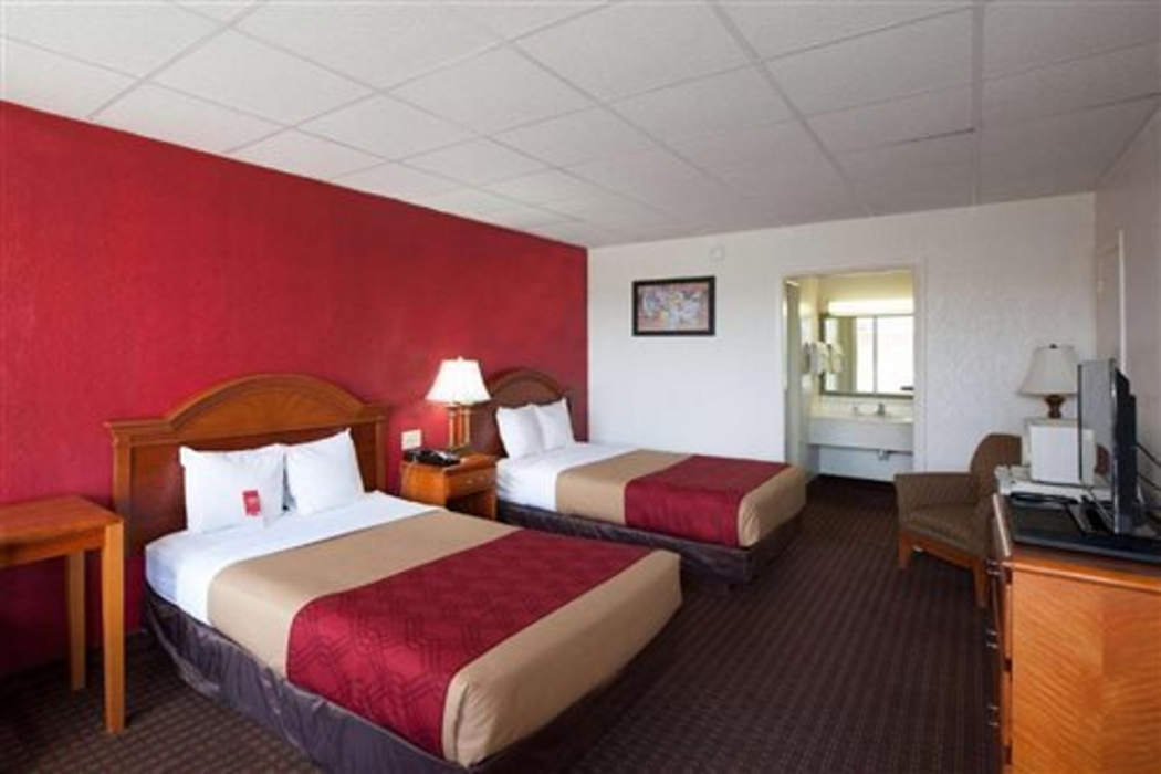 Econo Lodge Wytheville I-77 & I-81 6/21