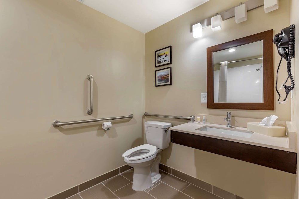 Comfort Suites Near Camp Lejeune 11/39