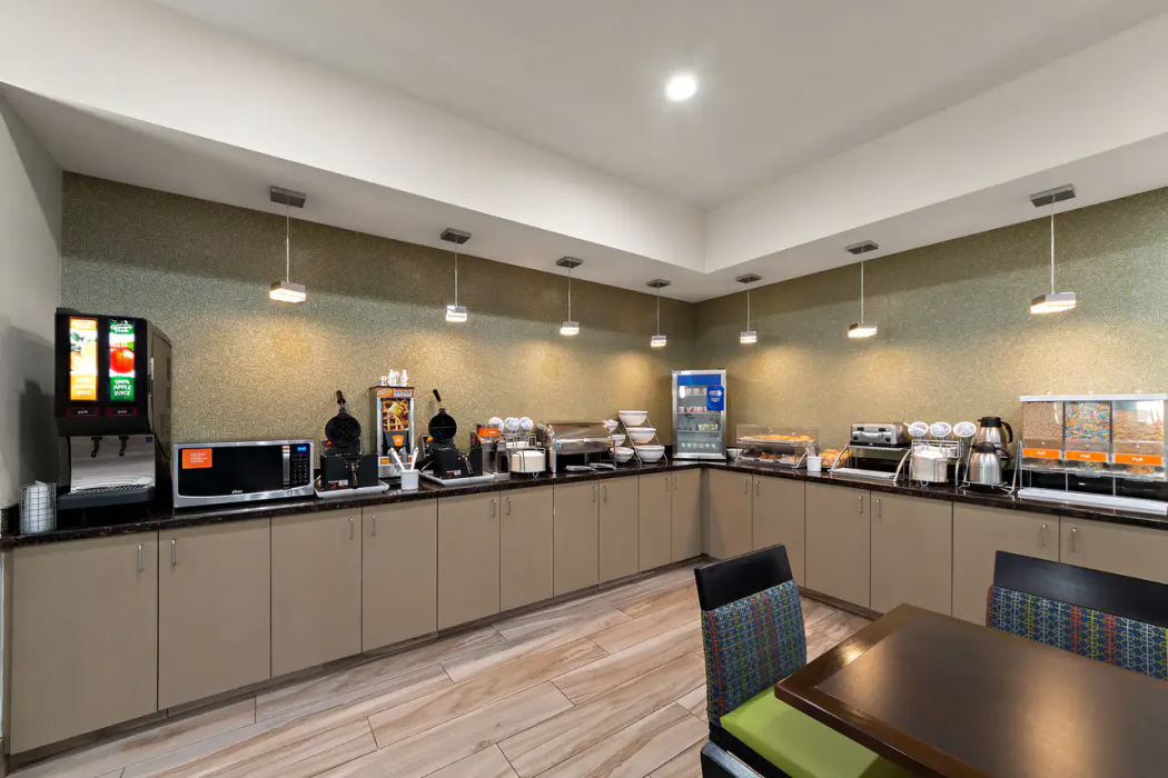 Comfort Suites Bastrop 24/36