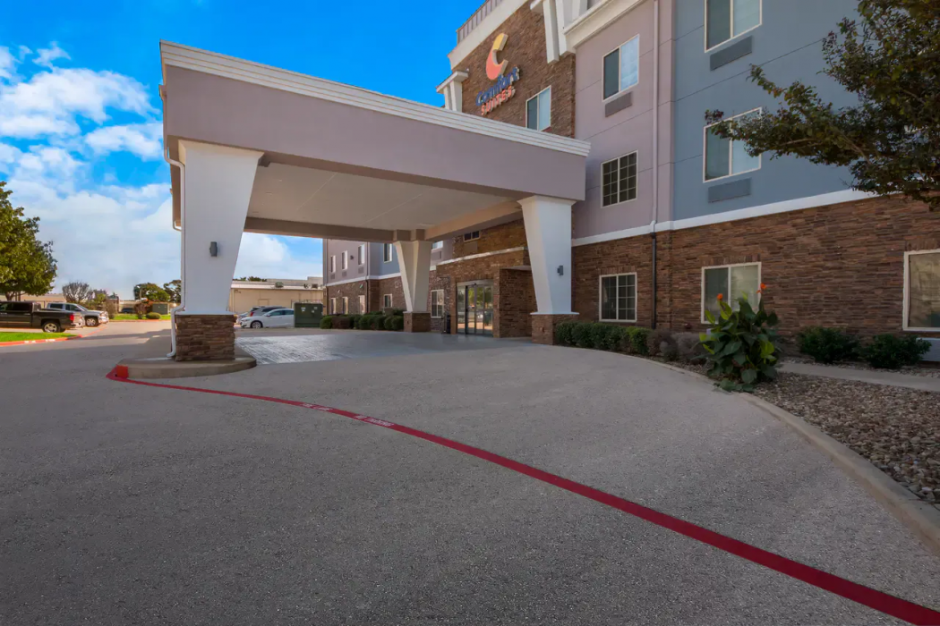 Comfort Suites Bastrop 2/36