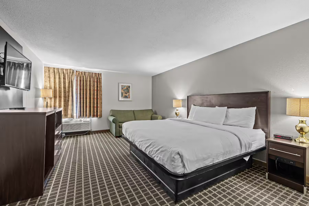 Ramada by Wyndham Stevens Point 10/36