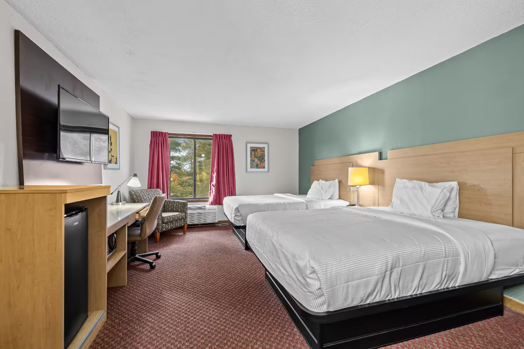Ramada by Wyndham Stevens Point 9/36