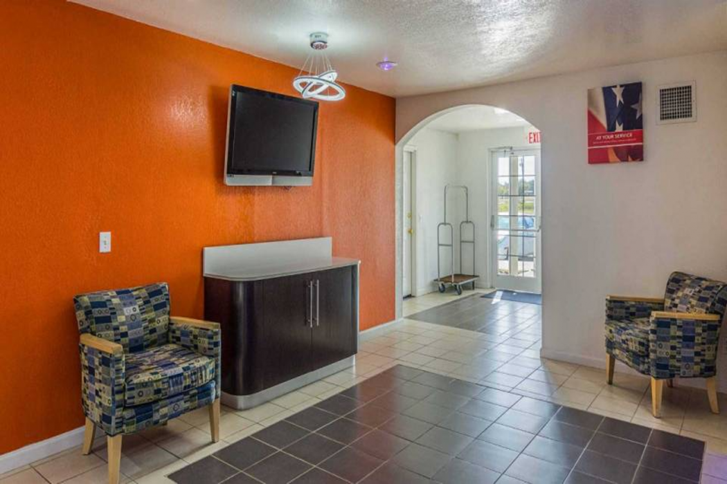 Lobby at Motel6 McAlester, OK, MCALESTER - OK