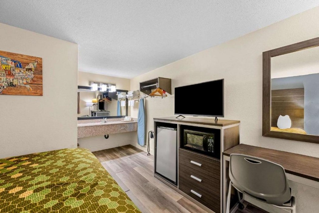 Econo Lodge Kingsport East 8/38