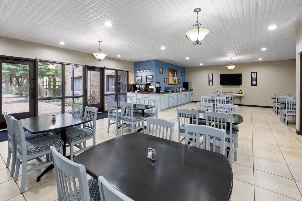 Baymont Inn and Suites by Wyndham Farmington, MO 27/62