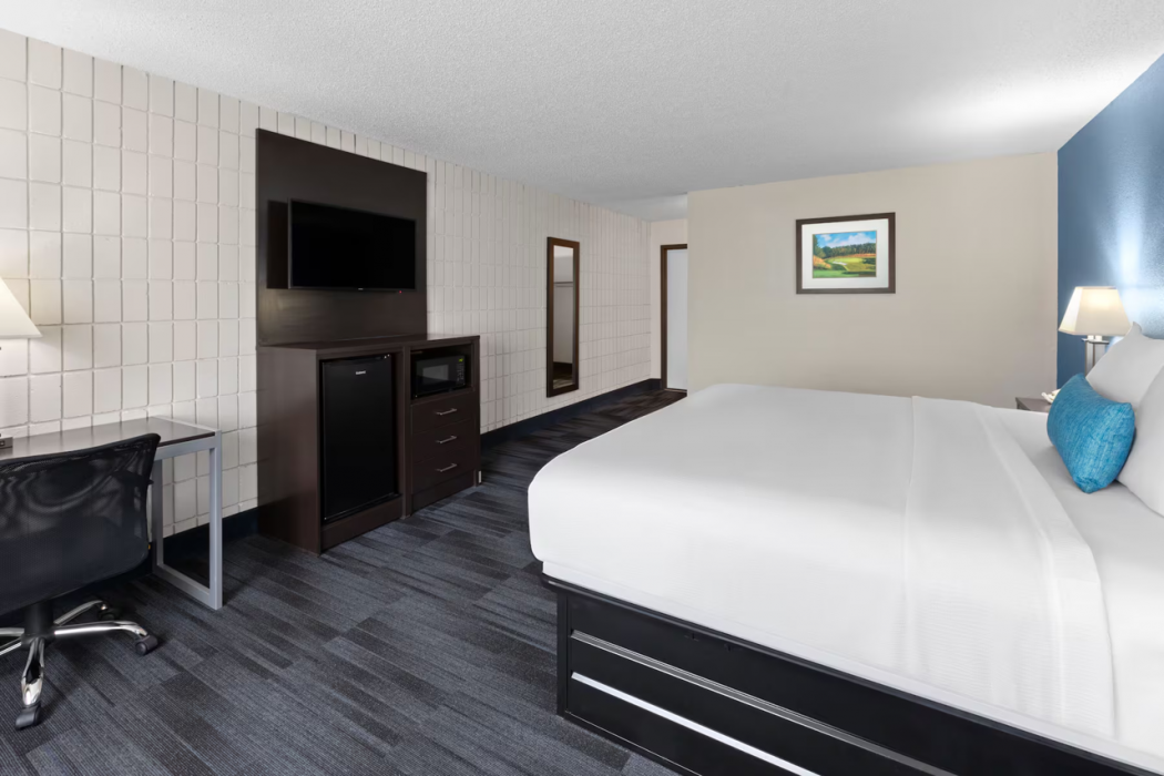 Baymont Inn and Suites by Wyndham Farmington, MO 12/62