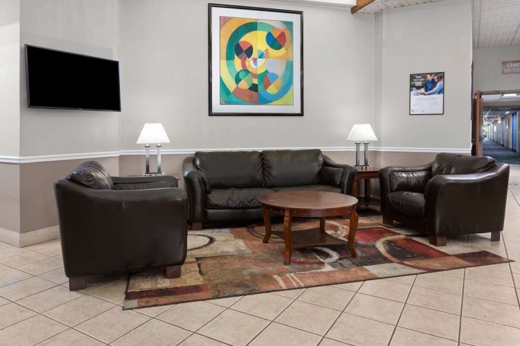 Baymont Inn and Suites by Wyndham Farmington, MO 24/62