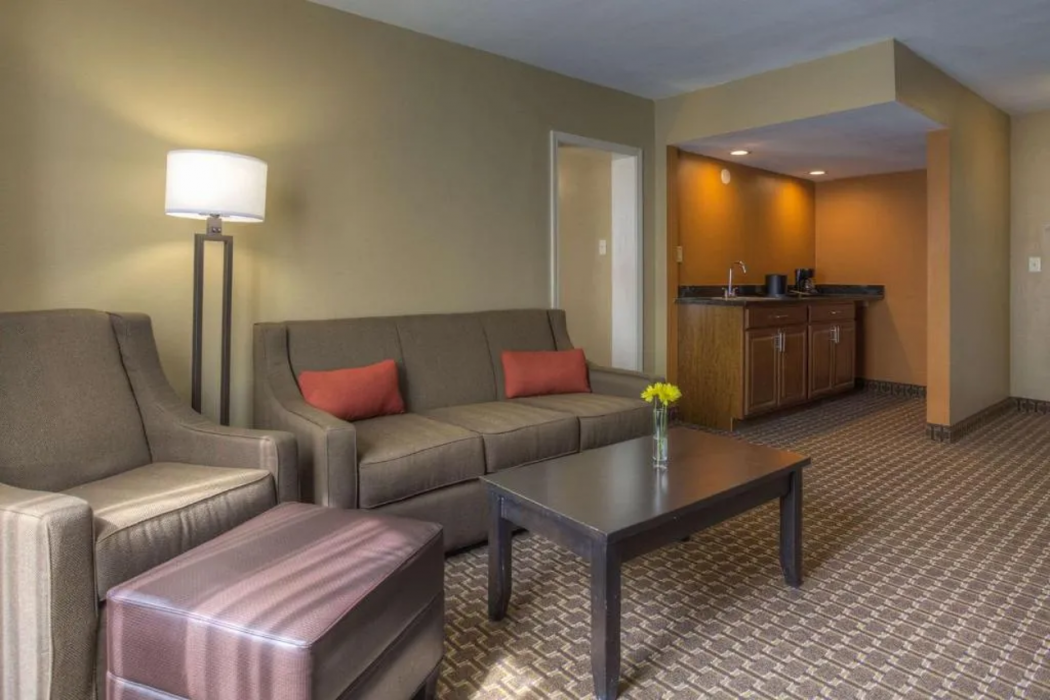 Quality Inn & Suites Chattanooga-East Ridge 10/28