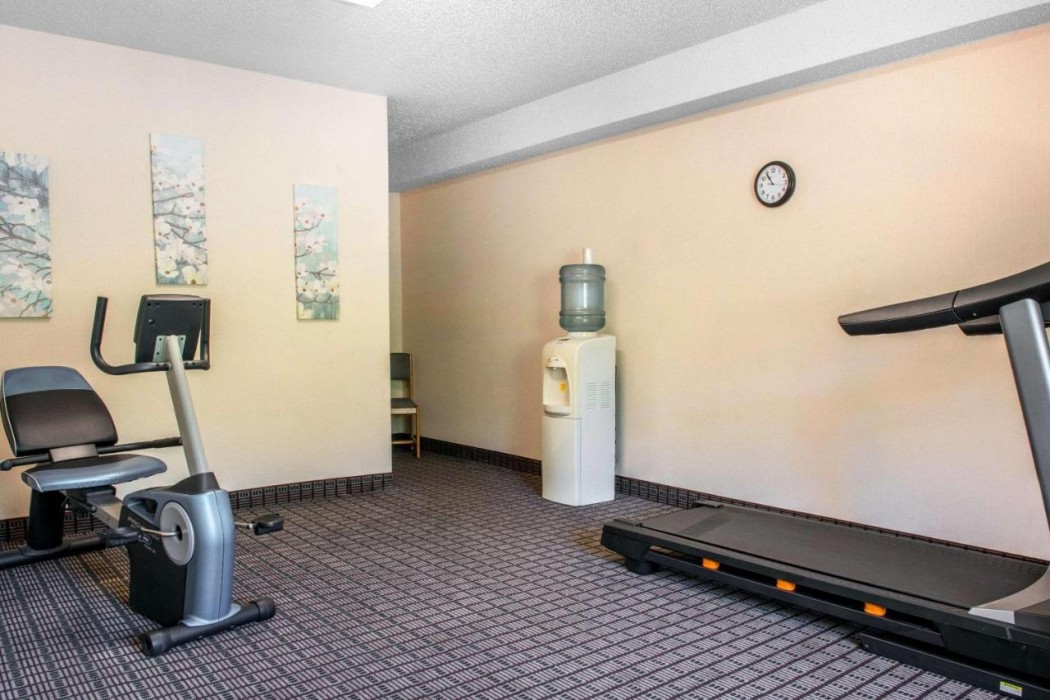 Quality Inn Meadville, PA 17/27