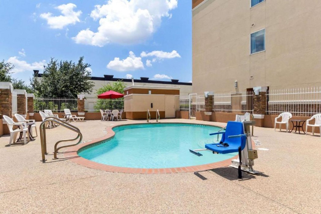 Comfort Suites At Katy Mills 24/45
