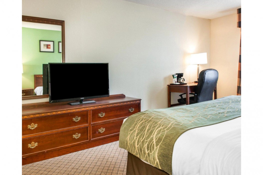 Comfort Inn Goshen, IN 10/36