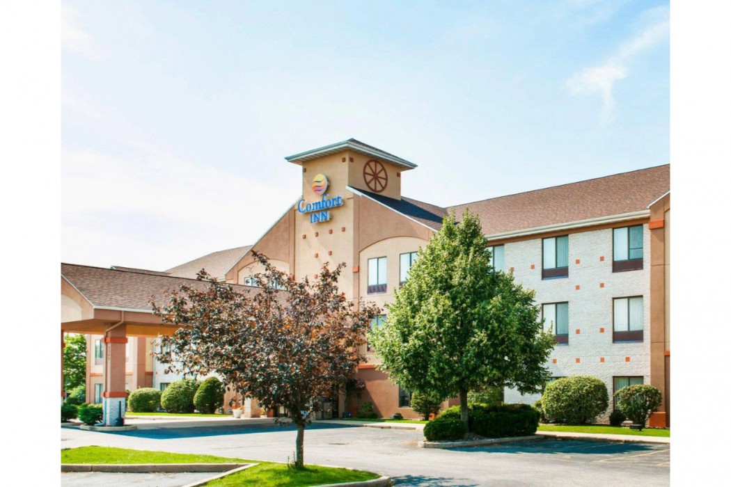Comfort Inn Goshen, IN 2/36