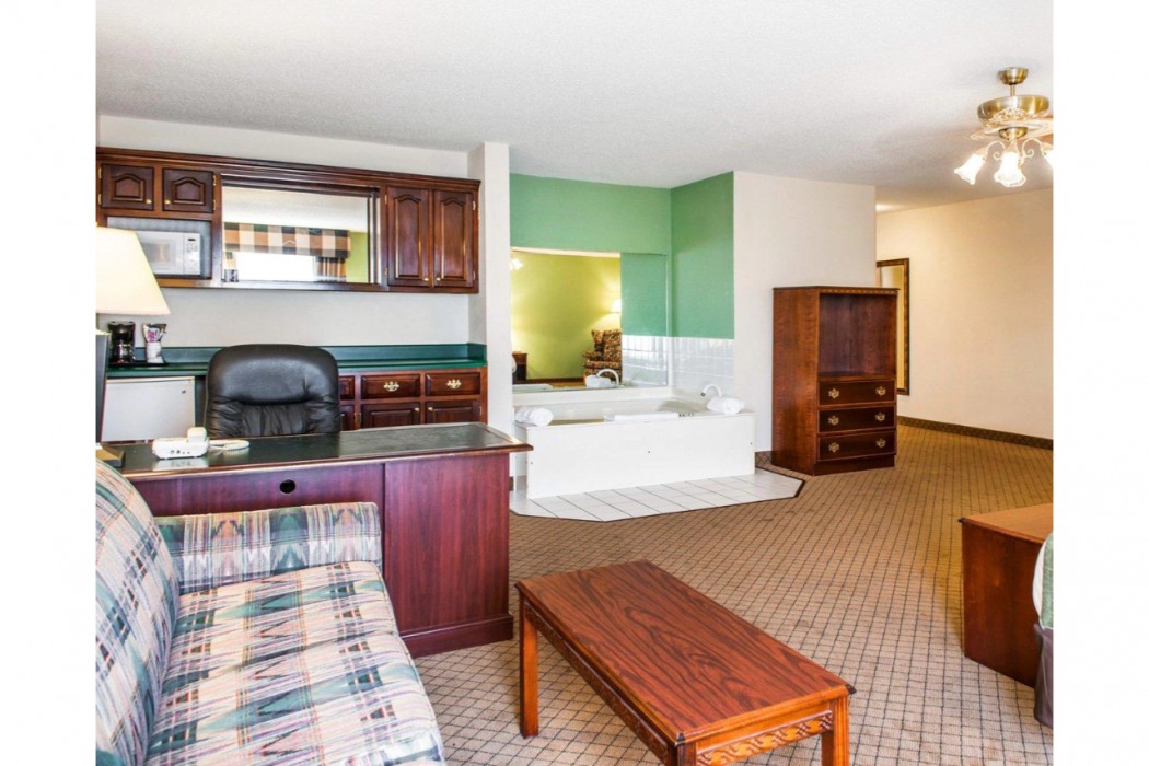 Comfort Inn Goshen, IN 18/36