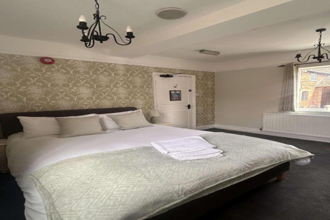 OYO Blenheim House 12/42