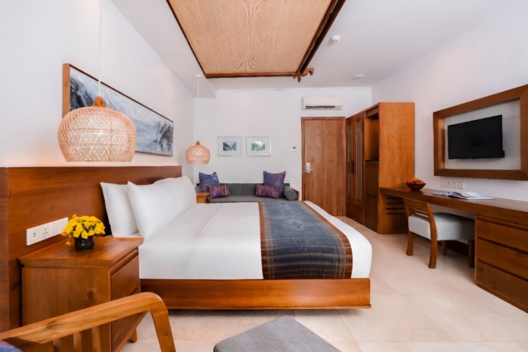LEGIAN BEACH HOTEL 32/57