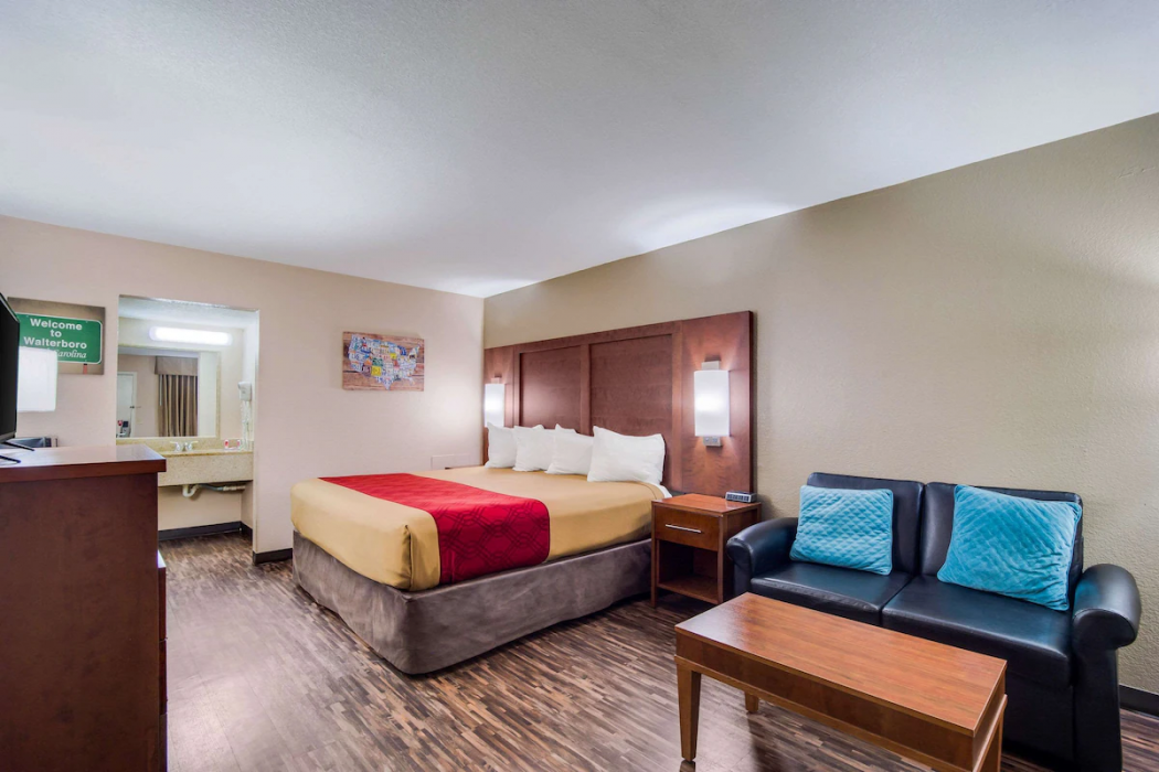 Econo Lodge Walterboro I-95, SC 13/17