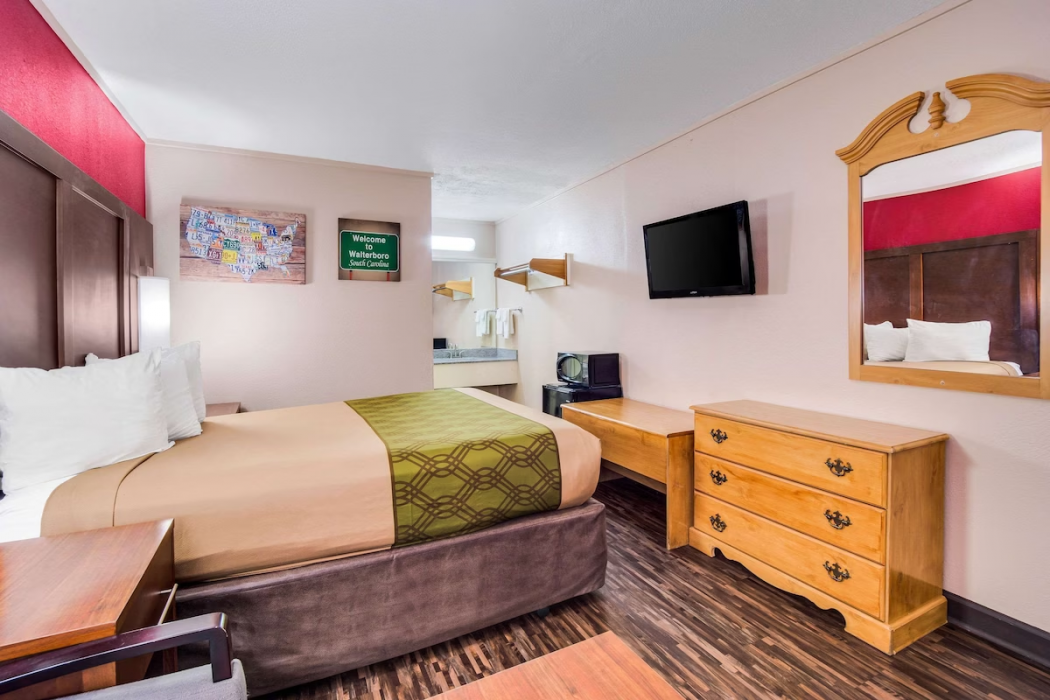 Econo Lodge Walterboro I-95, SC 10/17
