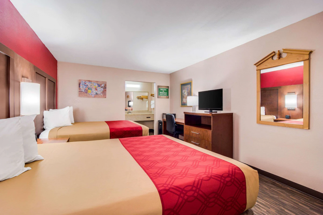 Econo Lodge Walterboro I-95, SC 14/17