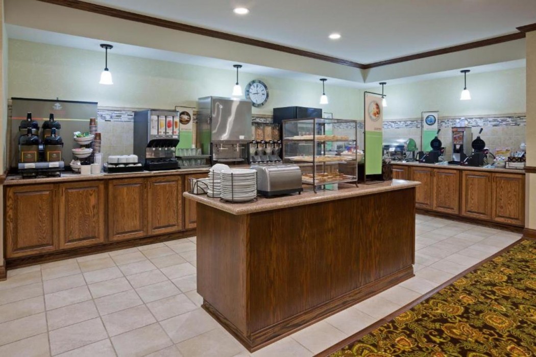 Country Inn & Suites By Radisson, Minot, ND 13/24