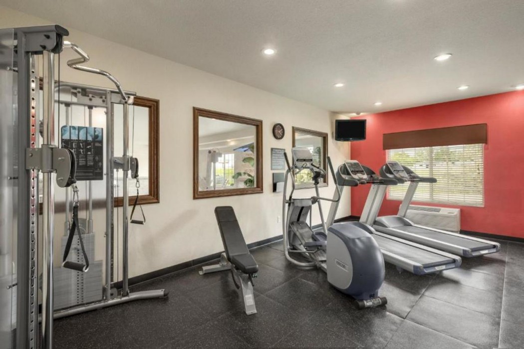 Country Inn & Suites By Radisson, Minot, ND 17/24