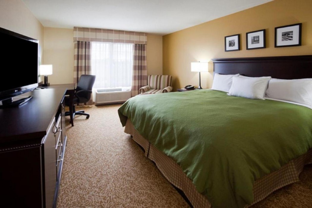 Country Inn & Suites By Radisson, Minot, ND 7/24