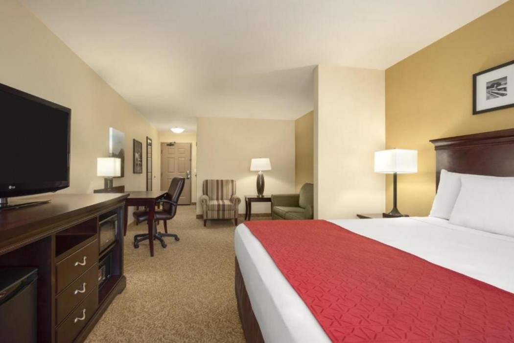 Country Inn & Suites By Radisson, Minot, ND 6/24
