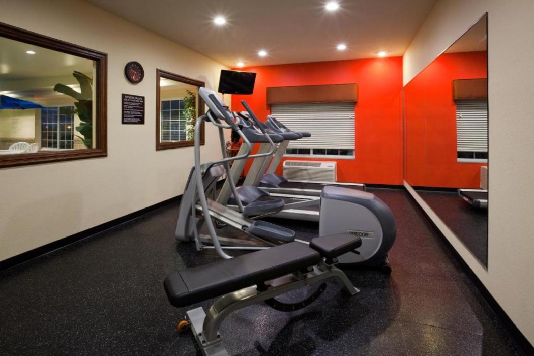 Country Inn & Suites By Radisson, Minot, ND 16/24