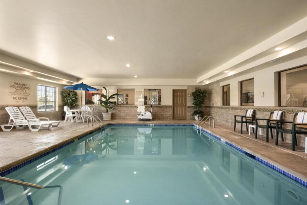 Country Inn & Suites By Radisson, Minot, ND 14/24