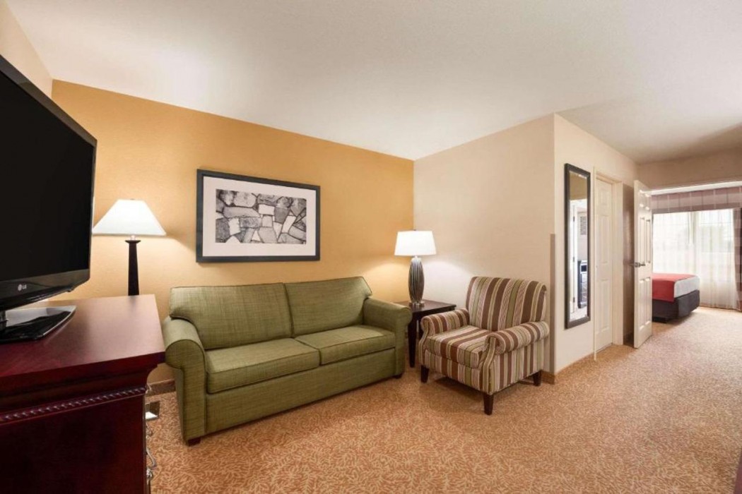 Country Inn & Suites By Radisson, Minot, ND 10/24