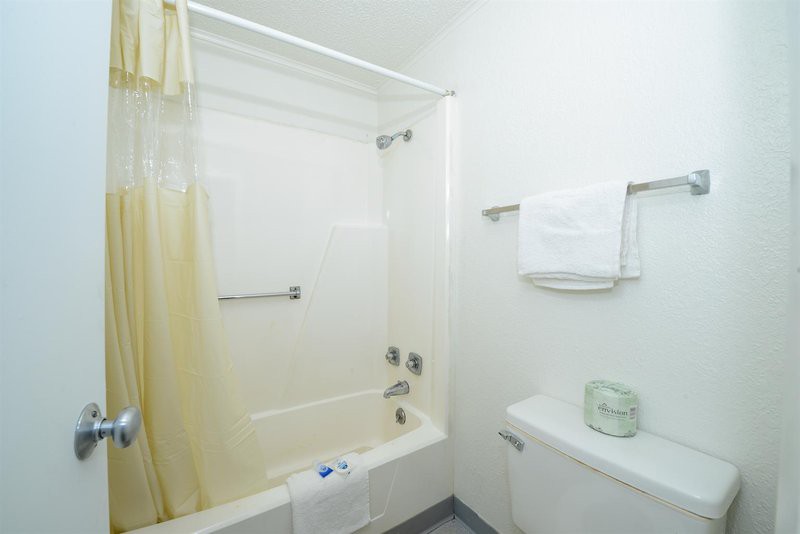 Americas Best Value Inn Suites Jackson Mi 12/18