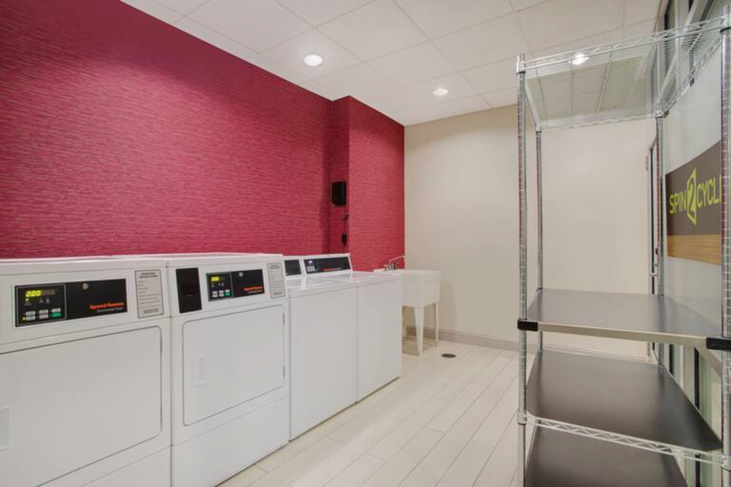 Home2 Suites by Hilton Charlotte I-77 Tyvola Rd 25/36