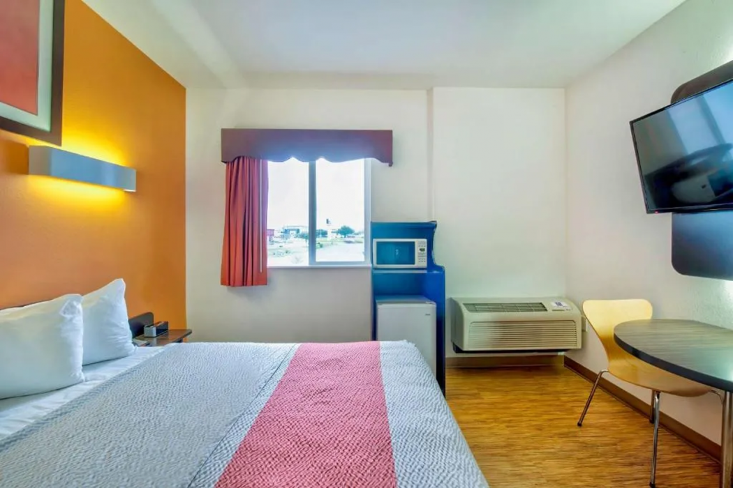 Motel6 Eagle Pass, TX - Lakeside 17/59
