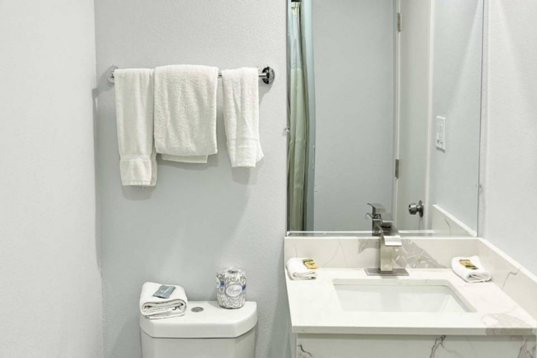 Motel6 Santa Cruz, CA 13/56